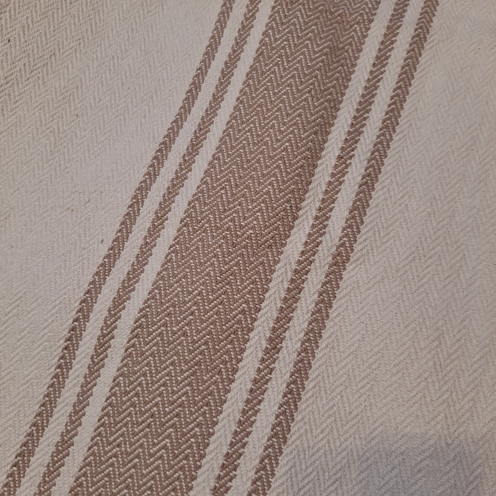Nicole Miller Taupe Beige Grain Sack Table Runner EUC - Picture 2 of 7
